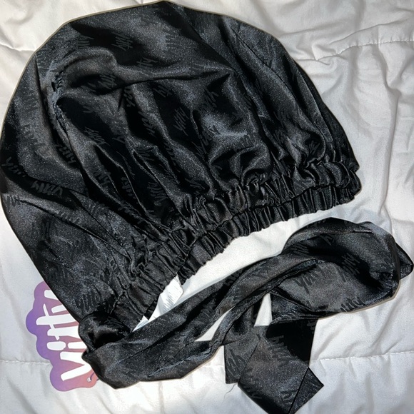 Yitty Bonnet - Picture 1 of 2